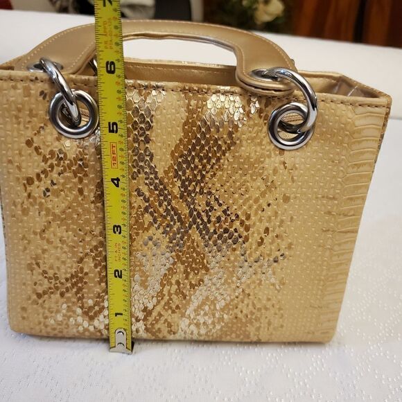 Gold purse Chained Shoulder Strap - Picture 5 of 6
